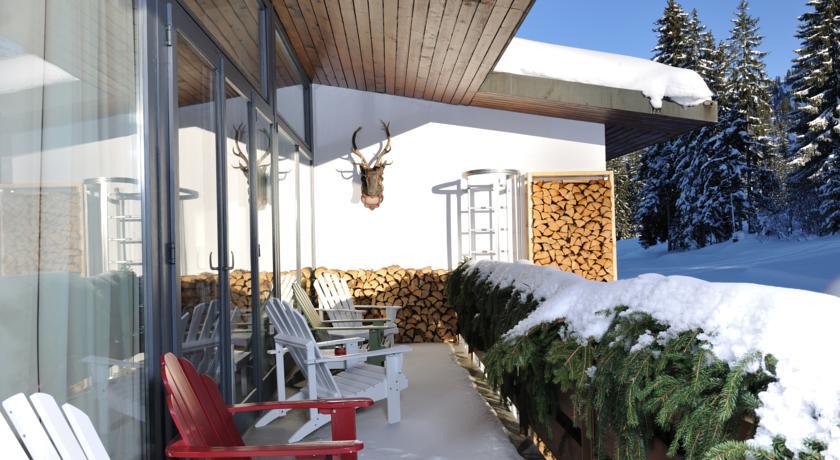 Saanewald Lodge Saanenmöser エクステリア 写真