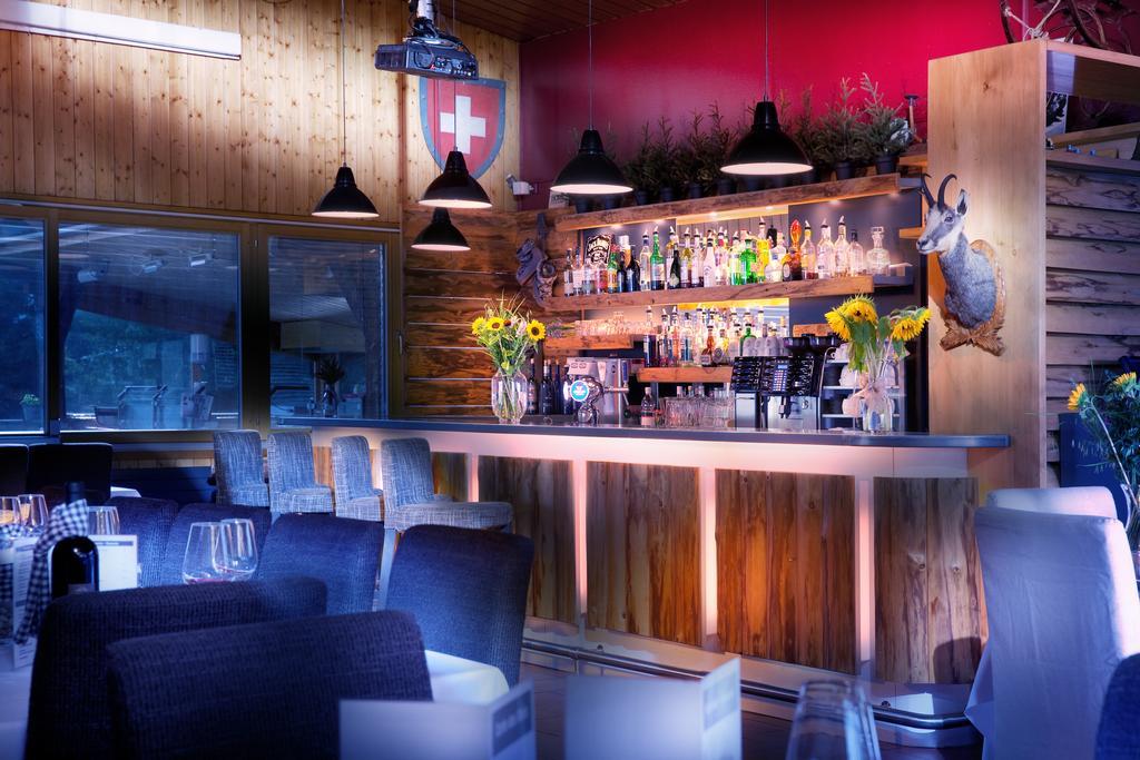 Saanewald Lodge Saanenmöser エクステリア 写真