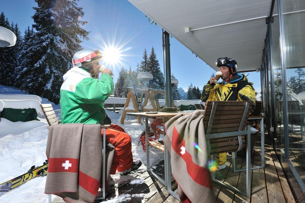 Saanewald Lodge Saanenmöser エクステリア 写真