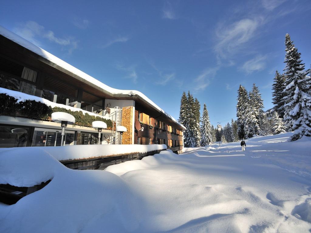 Saanewald Lodge Saanenmöser エクステリア 写真