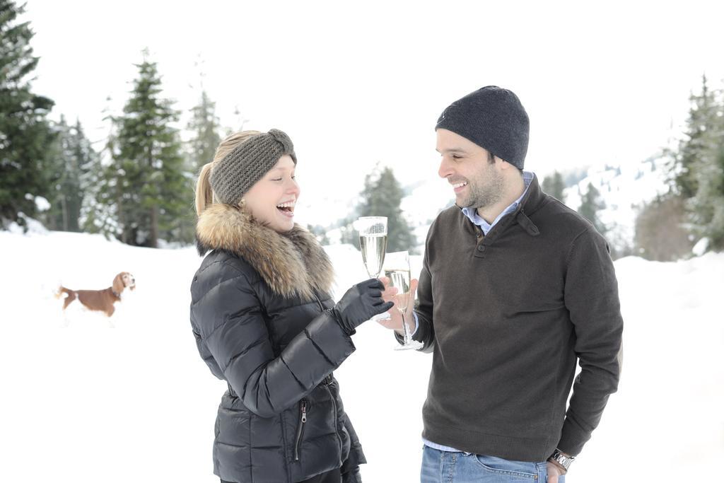 Saanewald Lodge Saanenmöser エクステリア 写真