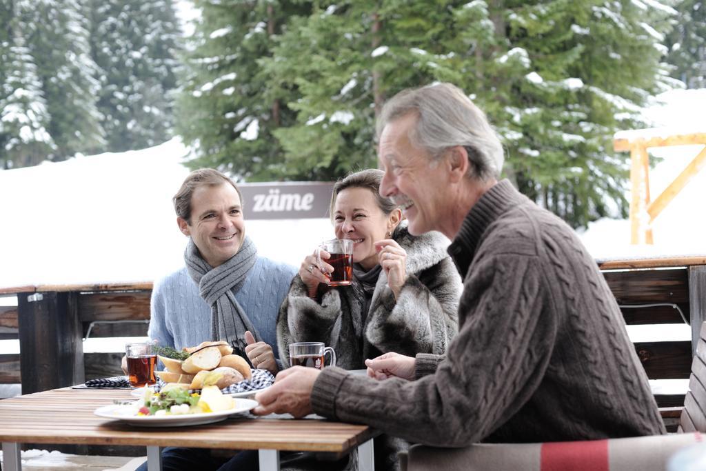 Saanewald Lodge Saanenmöser エクステリア 写真