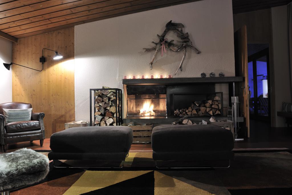 Saanewald Lodge Saanenmöser エクステリア 写真