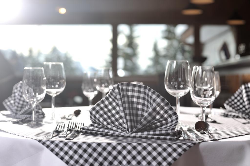 Saanewald Lodge Saanenmöser エクステリア 写真