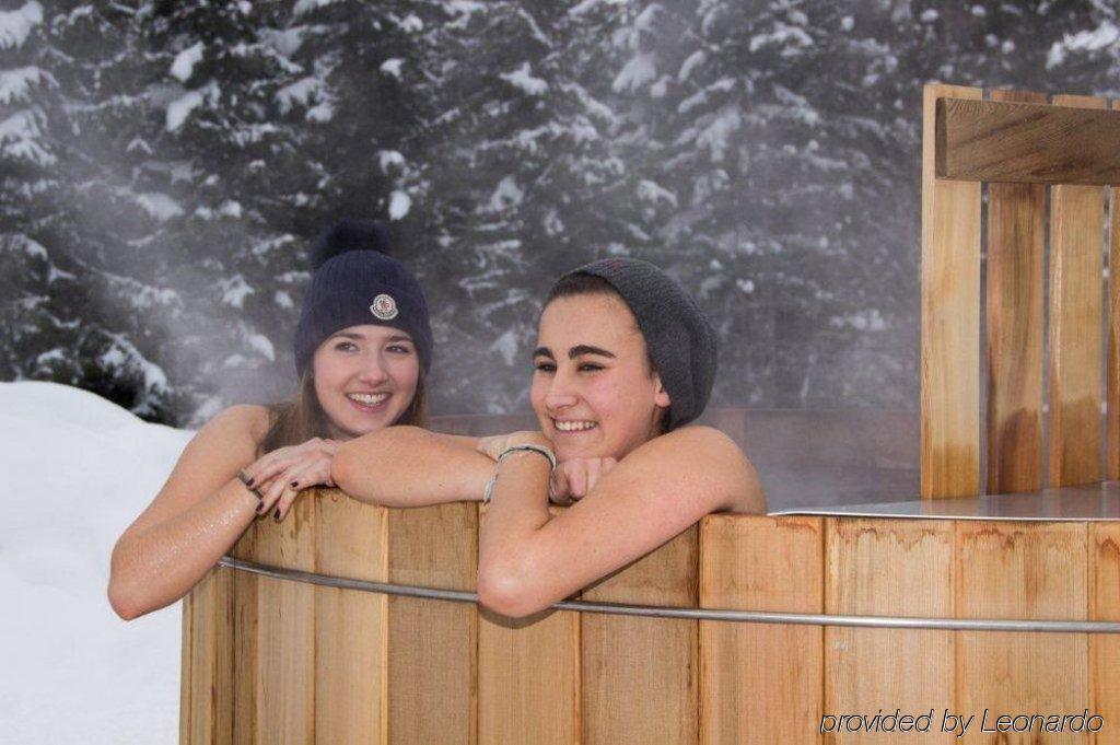 Saanewald Lodge Saanenmöser エクステリア 写真