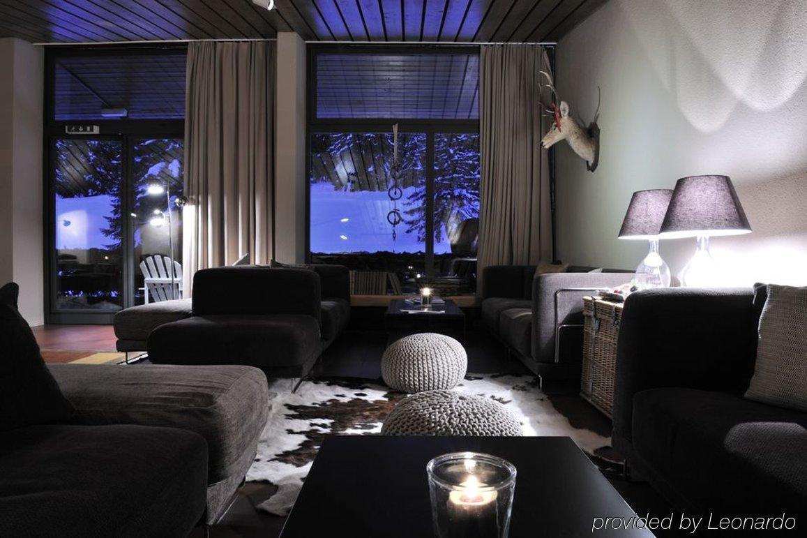 Saanewald Lodge Saanenmöser エクステリア 写真